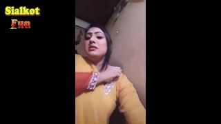 Zara Shah Stage Drama Actress Talking To Fans