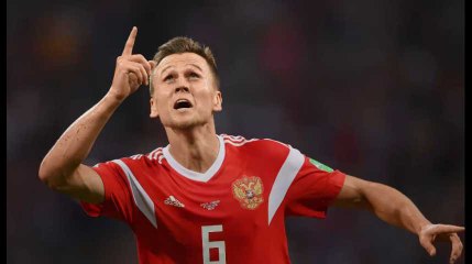 Le milieu de terrain russe de 27 ans Denis Cheryshev est prêté au FC Valence par Villarreal.