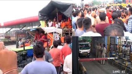 टोलकर्मियों की गुंडई, कावड़ियों को दौड़ा दौड़ा कर पीटा, घटना सीसी टीवी में कैद