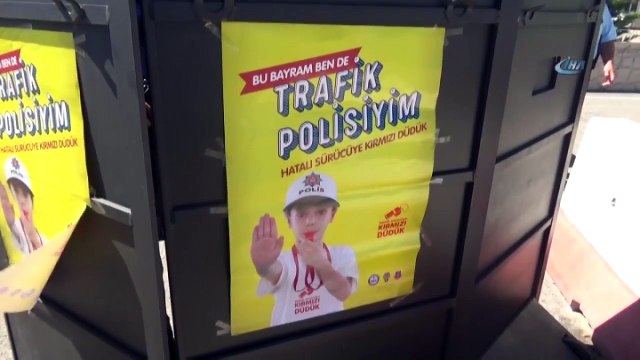 Bayramda Hatalı Araç Kullanan Anne ve Babaları Düdük ile Çocukları Uyaracak