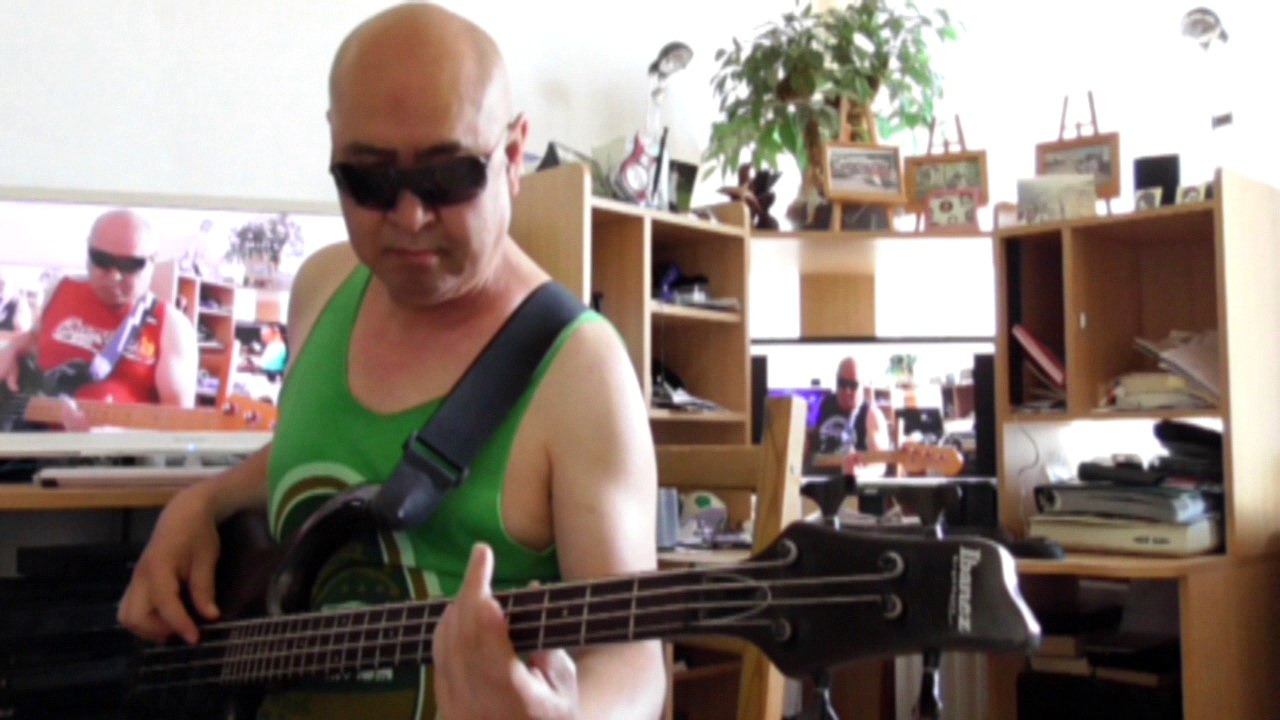 Dit is niet inhoud volwasenen dit is James Brown met de titel SM , weet niemand hier over James Brown ????...James Brown TheSexMachine HD720 m2 basscover Bob Rohat