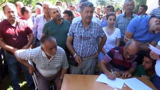 Köylerine taş ocağı istemeyen köylüler, ÇED toplantısında tepkilerini gösterdi