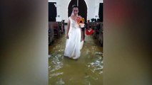 La boda del monzón: una pareja se casa en una iglesia inundada