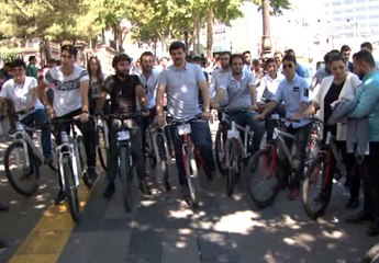 AK Parti'nin 17. Yaşına Bisikletli Kutlama