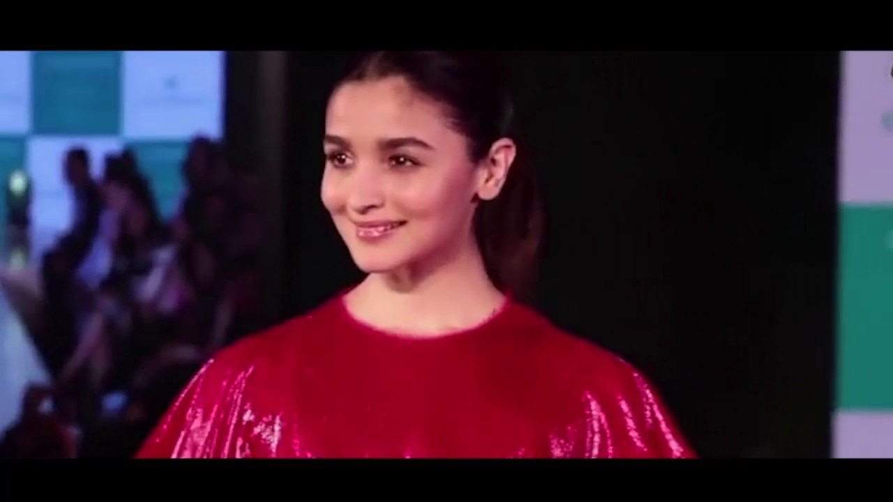 Beautiful Alia Bhatt Walks The Ramp At Caprese Bags New Collection Launch