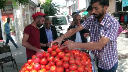 Dolarını bozdurana domates bedava - KARS