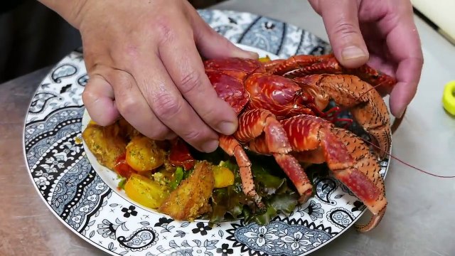 Japanese Street Food - COCONUT CRAB Pineapple Curry Seafood Okinawa Japan