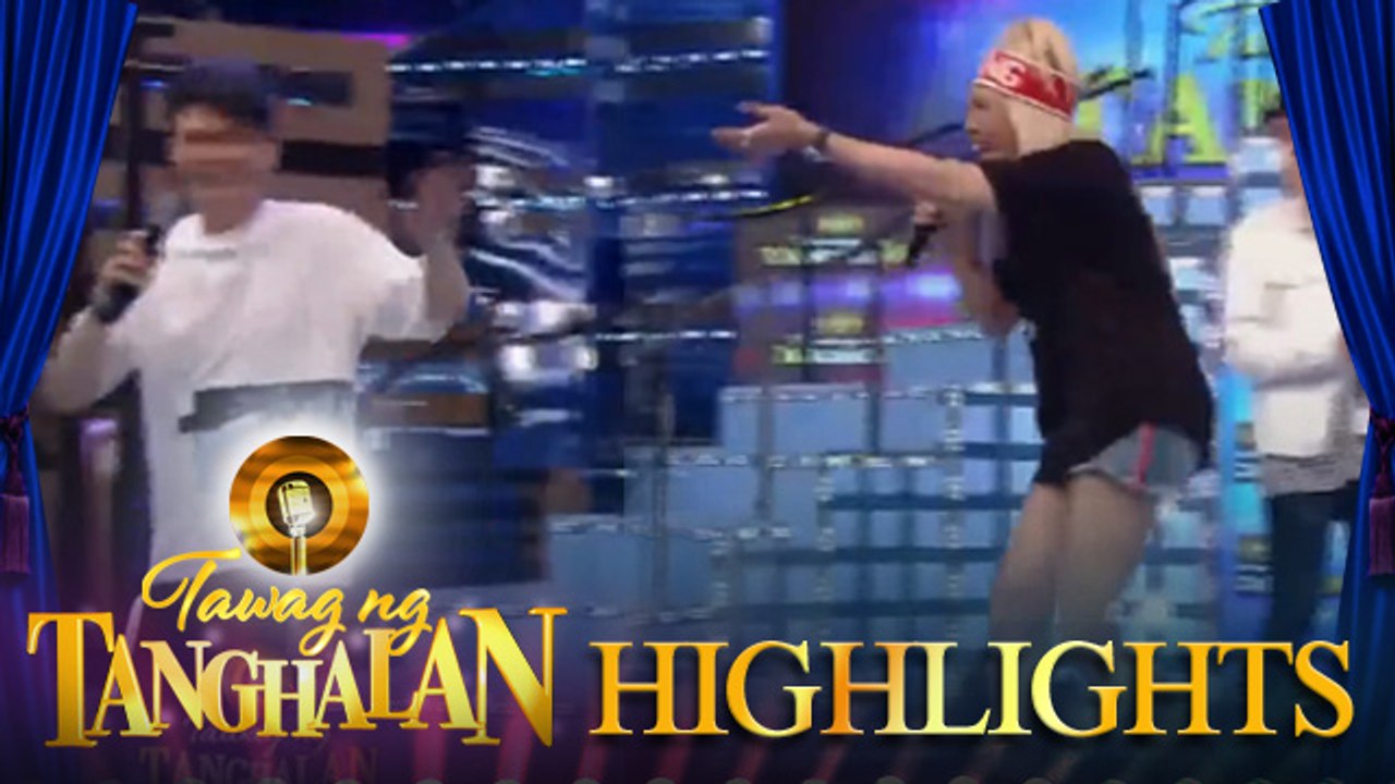Tawag ng Tanghalan: Vhong gets to smell Vice Ganda's hands