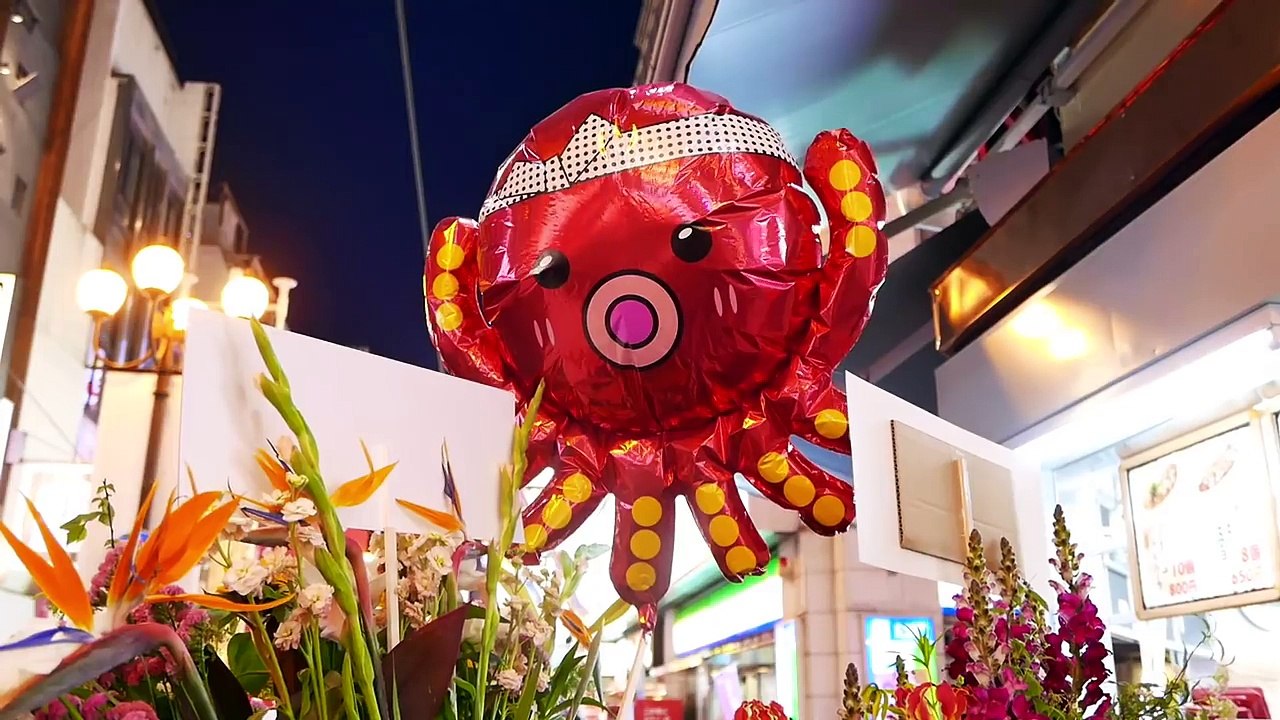 Japanese Street Food - NINJA TAKOYAKI Black Octopus Balls Osaka Japan
