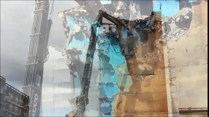 Destruction des entrées 5 et 7 du bâtiment K, quartier du Plessis, à Montceau-les-Mines