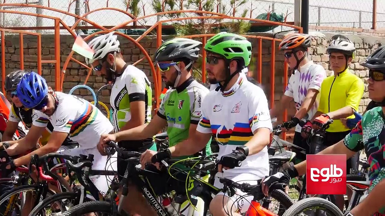 Rohullah Nazari and Akbar secured first and second places respectively in a Cycling Federation race from Kabul to Paghman. Nearly 200 cyclists took part, from t