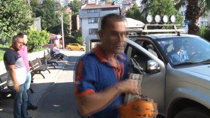 Bisikletle 2 metre yükseklikten düşen çocuğun başına demir saplandı