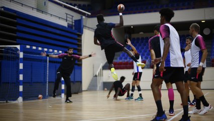 Скачать видео: Deux séances de handball au programme