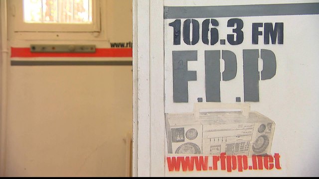 Radio for refugees: Show provides information on asylum