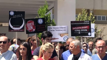 Elazığ'da sağlık çalışanlarına saldırı protesto edildi
