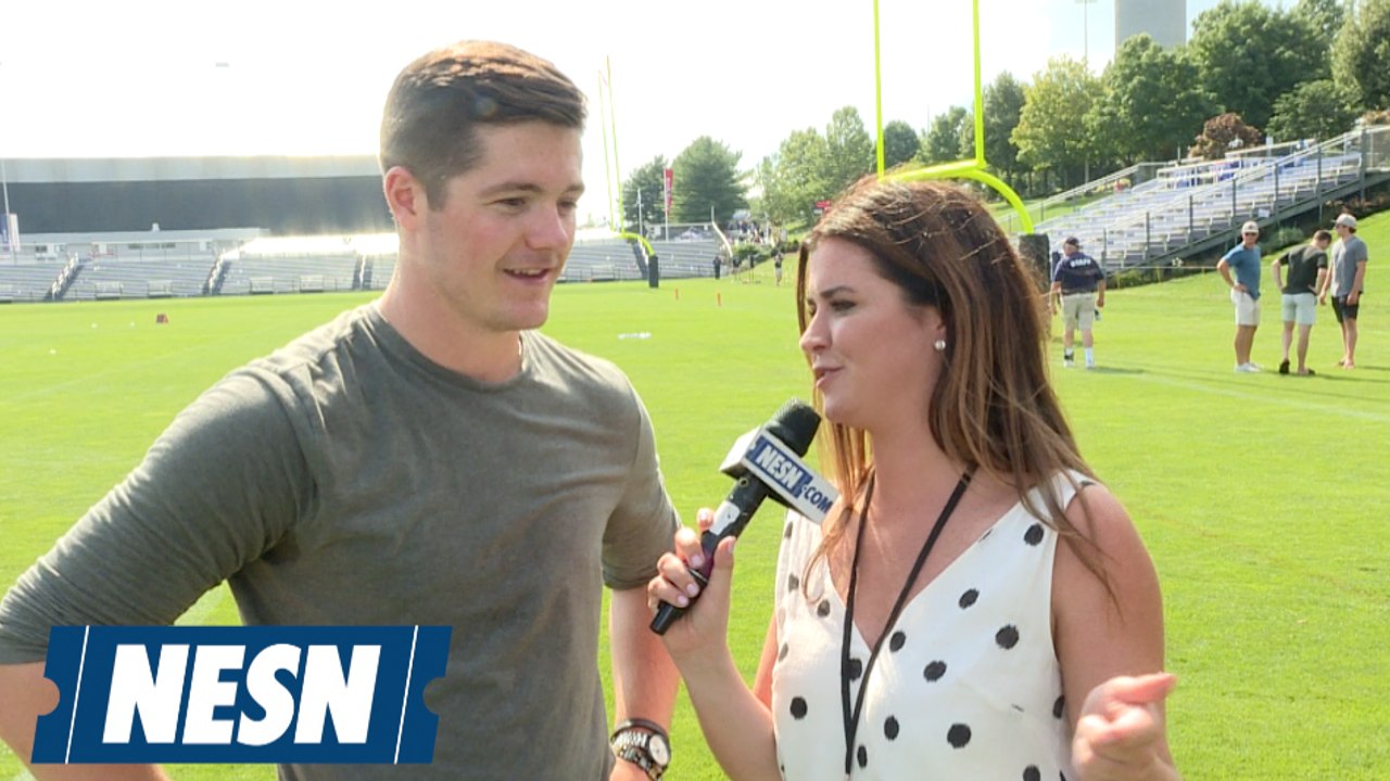 Ryan Donato, Charlie McAvoy & Bruins teammates enjoy Patriots practice