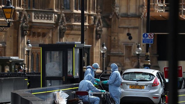 La policía investiga como terrorismo el atropello en Londres