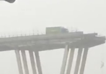 Video Shows Vehicles Stopped at Collapse Point of Genoa Bridge