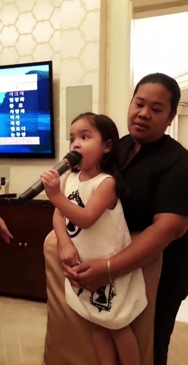 Zia singing