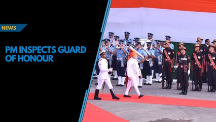 Скачать видео: PM Modi inspects Guard of Honour on 72 Independence Day