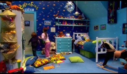 Gigglebiz Major Boogie enjoying a tap dance with a toy knight