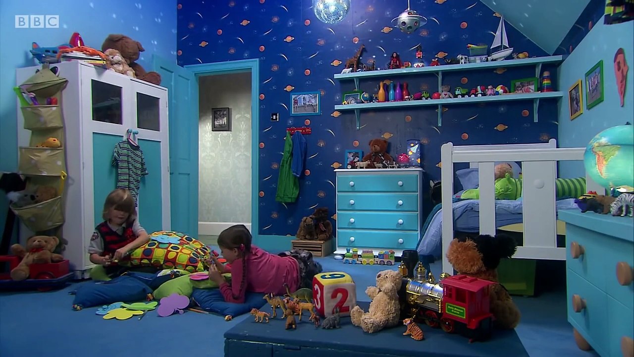 Gigglebiz Major Boogie stepping onto the toy shelf for a quick boogie with his flamenco dancing friend