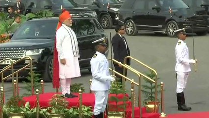 PM Modi inspects the Guard of Honour at Red Fort on Independence Day  | OneIndia News
