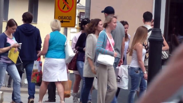 Идентифицируем девушку через дорогу