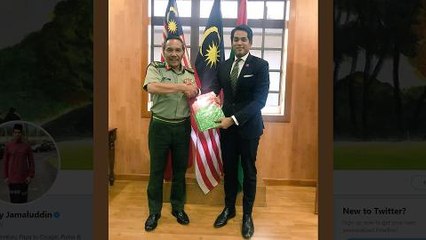 Khairy resigns as Territorial Army commander