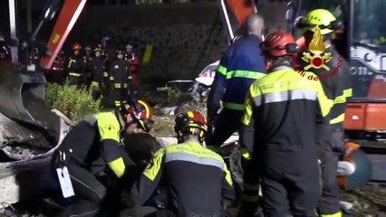 Continúan las labores de rescate tras la tragedia del puente en Génova