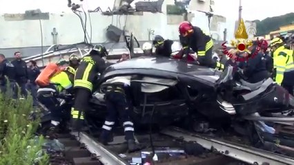 İtalya'da çöken köprü - Arama kurtarma çalışmaları sürüyor - CENOVA