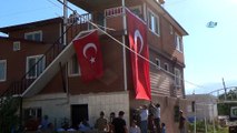 Hataylı şehidin baba evine Türk bayrağı asıldı