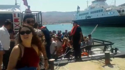 Gökçeada’da karaya oturan feribottan yolcular tahliye edildi