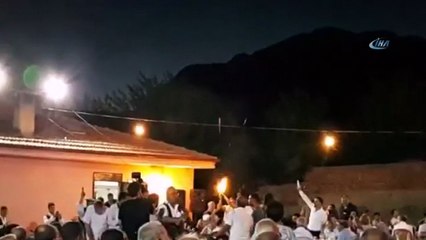 Sünnet düğününde silahlar susmadı...Atılan havai fişek yangına neden oldu