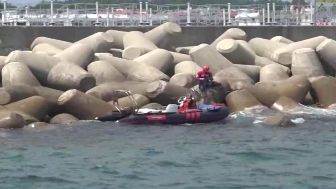 레저 보트 운항하다 바다에 추락 40대 구조 / YTN