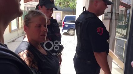 Ora News - "Ishin fëmijët e mi!" Gruaja që tentoi të mbyste vajzat binjake del para gjykatës