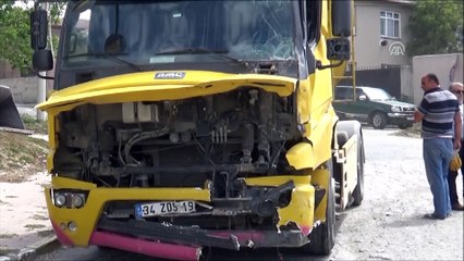 Silivri'de hafriyat kamyonu gecekonduya çarptı - İSTANBUL