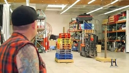 Smartest Guy in the Room - S1 - E7 - How to Be a Ballbuster - Jan 29, 2016