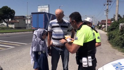 Çocuklardan hatalı sürücülere 'kırmızı düdüklü' uyarı - DÜZCE