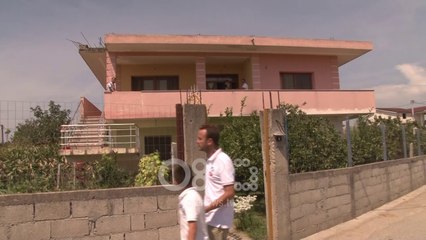 Ora News - Jeta e prerë në mes e Marjusit, gjyshërit në Shijak hapin dyert e mortit