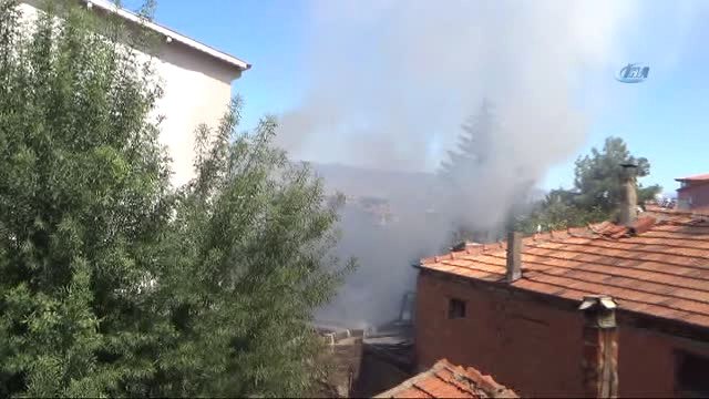 Burdur'da Ev Yangını... Yanan Ev Kullanılamaz Hale Geldi