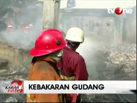 Kebakaran Hebat Hanguskan Gudang Kayu di Tangerang