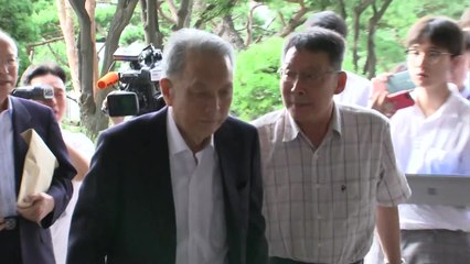 '재판거래' 김기춘, 16시간 조사받고 귀가 / YTN