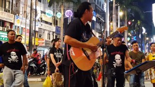 Mahu dangdut dong kata ibu dari indonesia,Sentuhan buskers bagi SECAWAN MADU - YouTube