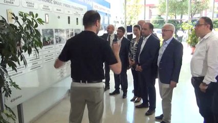 AK Parti Heyeti Yerli Üretim Cep Telefonlarını Fabrikasında İnceledi