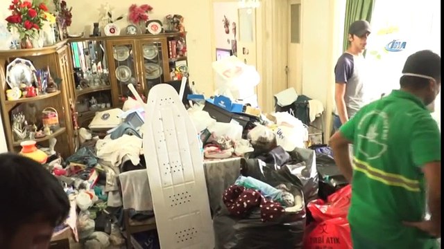 Evinden Kamyonlar Dolusu Çöp Çıktı: Onlar Oğlumun Çeyizi Dedi