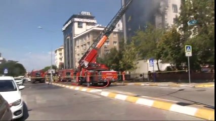 Ataşehir'de 9 Katlı İş Merkezi Alevler İçerisinde Kaldı