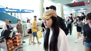 Red Velvet arrive at ICN from Taipei