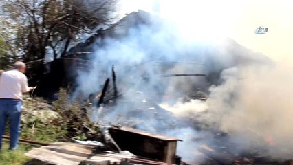 Çan'da Çıkan Yangında Ev ile 80 Ton Saman Balyası Yandı