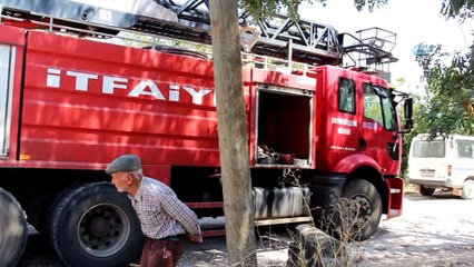 Çan’da çıkan yangında ev ile 80 ton saman balyası yandı